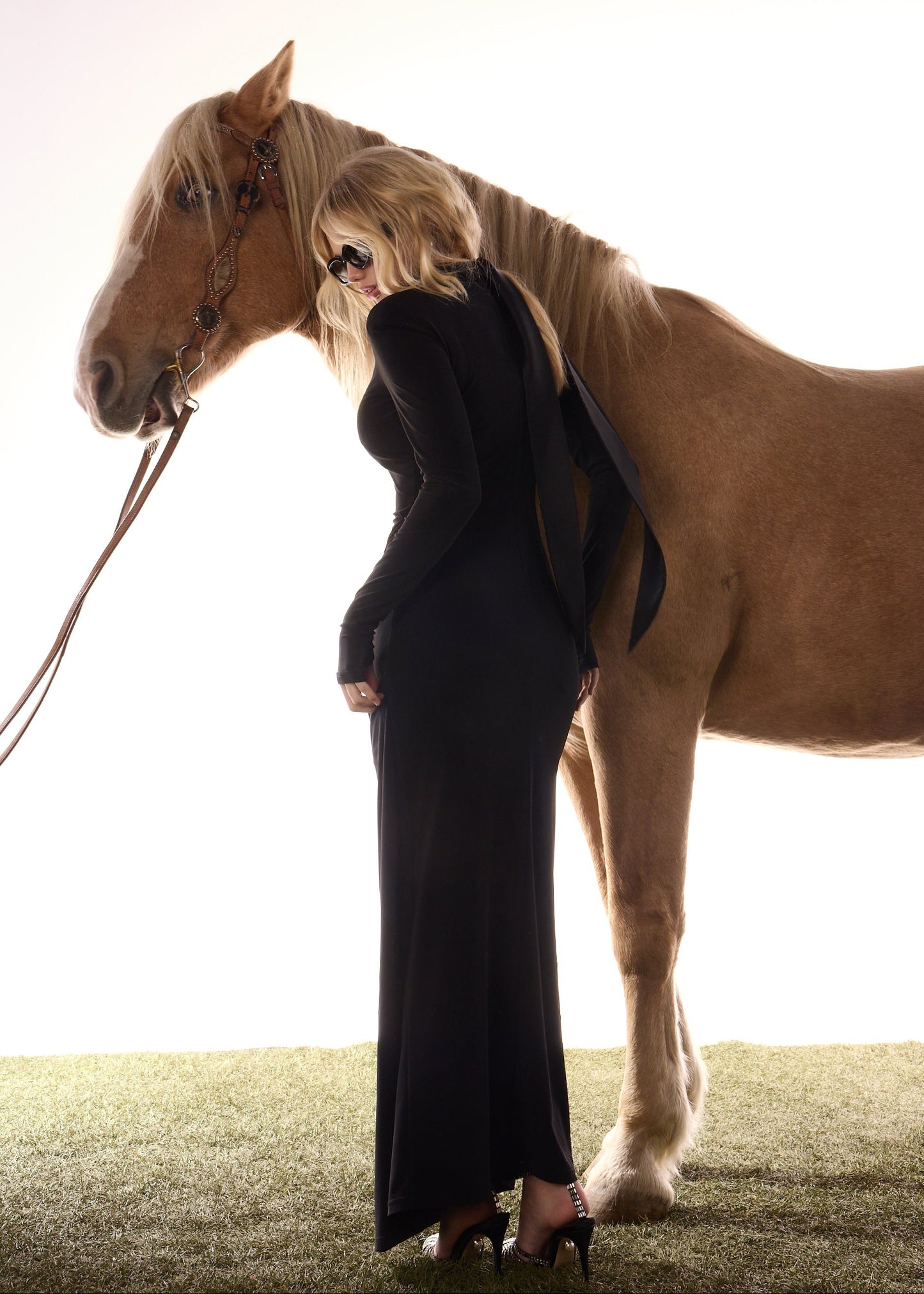 Robe longue noire froncée